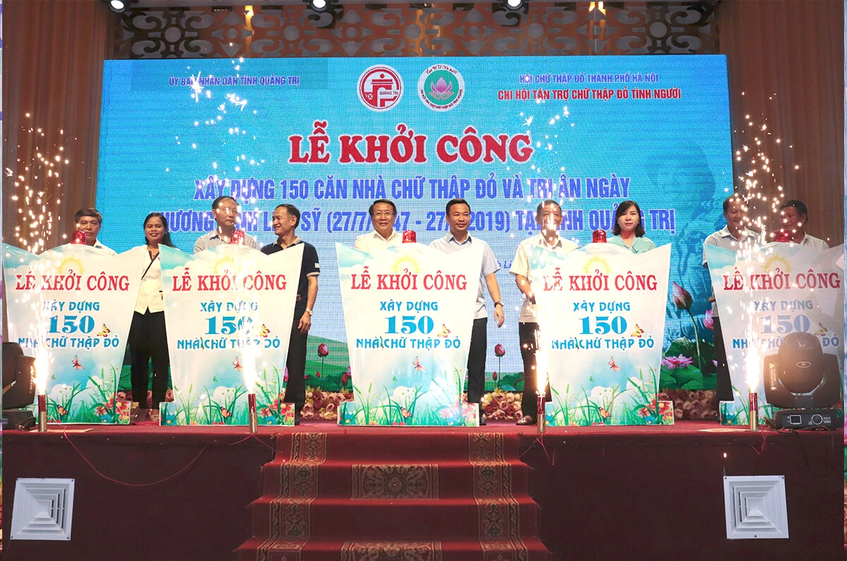 Le-khoi-cong-150-can-nha-Chu-thap-do-va-tri-an-cac-anh-hung-liet-sy-ngay-277-tai-tinh-Quang-Tri